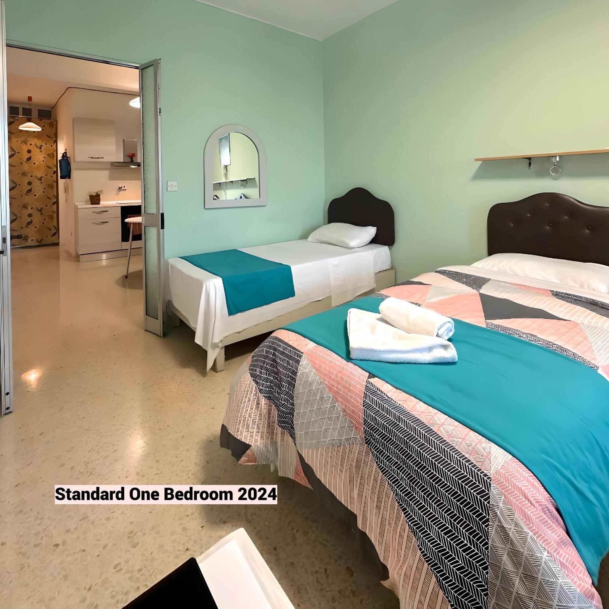 For Rest Aparthotel セント・ポールズ・ベイ エクステリア 写真